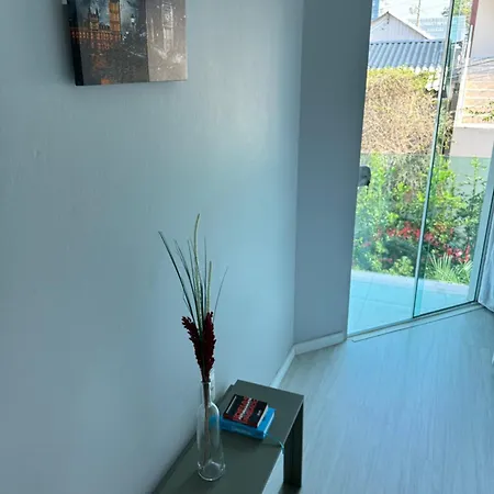 Quarto Acolhedor Com Tv, Ar Quente Frio E Sacada Em Casa Maylo Com Jardim Florianopolis Exterior photo