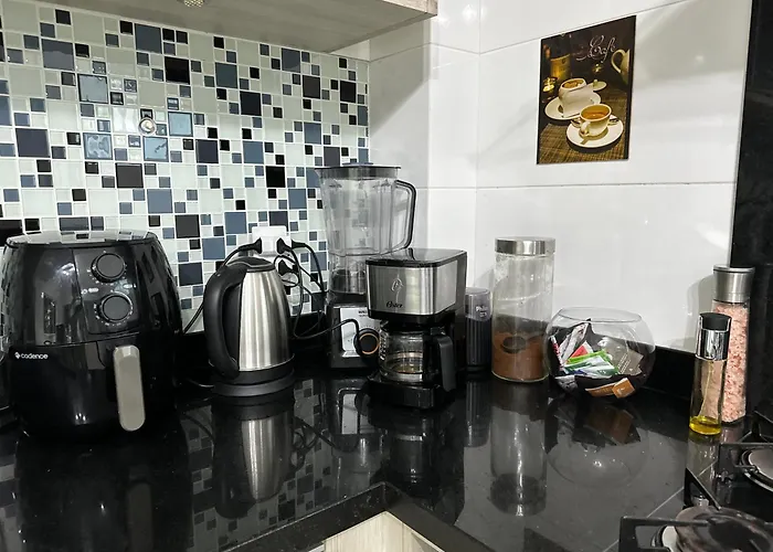 Quarto Acolhedor Com Tv, Ar Quente Frio E Sacada Em Casa Maylo Com Jardim