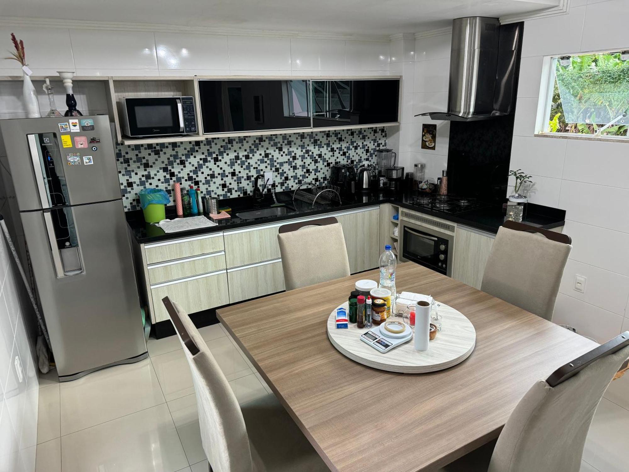 Quarto Acolhedor Com Tv, Ar Quente Frio E Sacada Em Casa Maylo Com Jardim Homestay